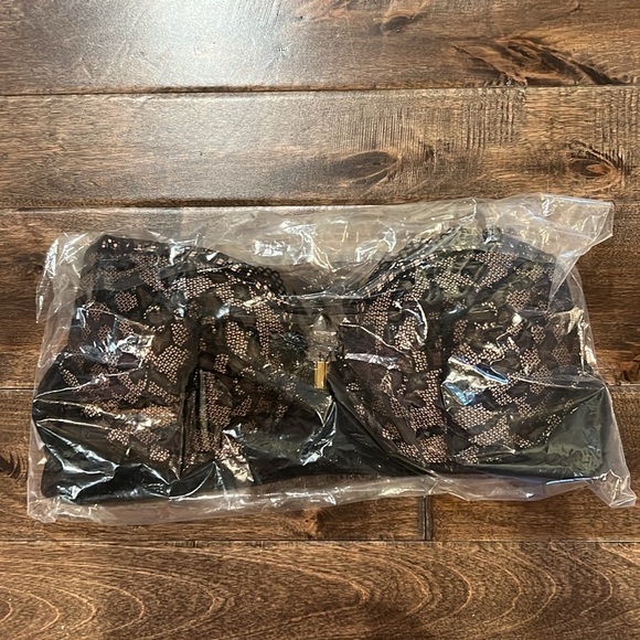 Enchanting Lace Front Close Bra - Picture 3 of 6